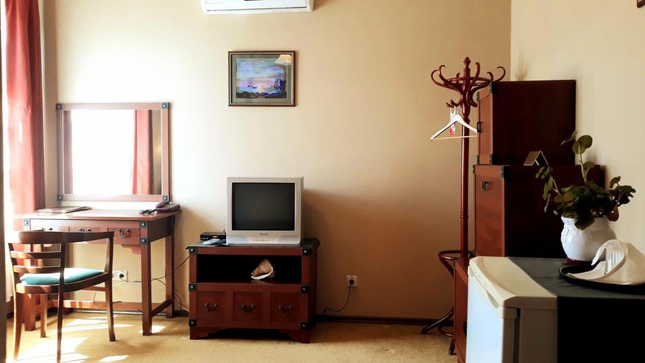 Letuchiy Gollandets Hotel Ужгород Стая снимка