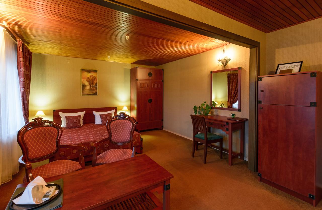Letuchiy Gollandets Hotel Ужгород Екстериор снимка