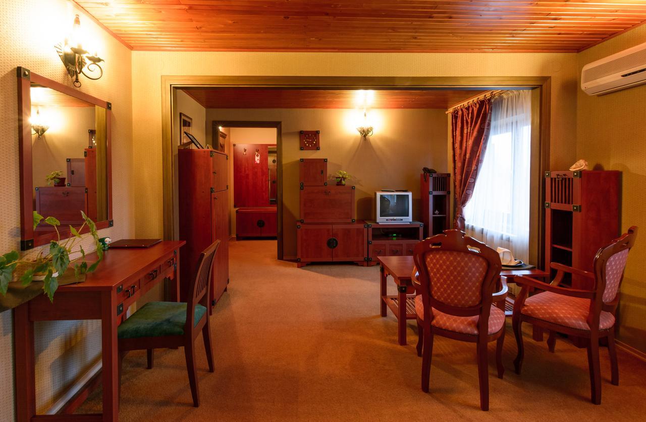 Letuchiy Gollandets Hotel Ужгород Екстериор снимка