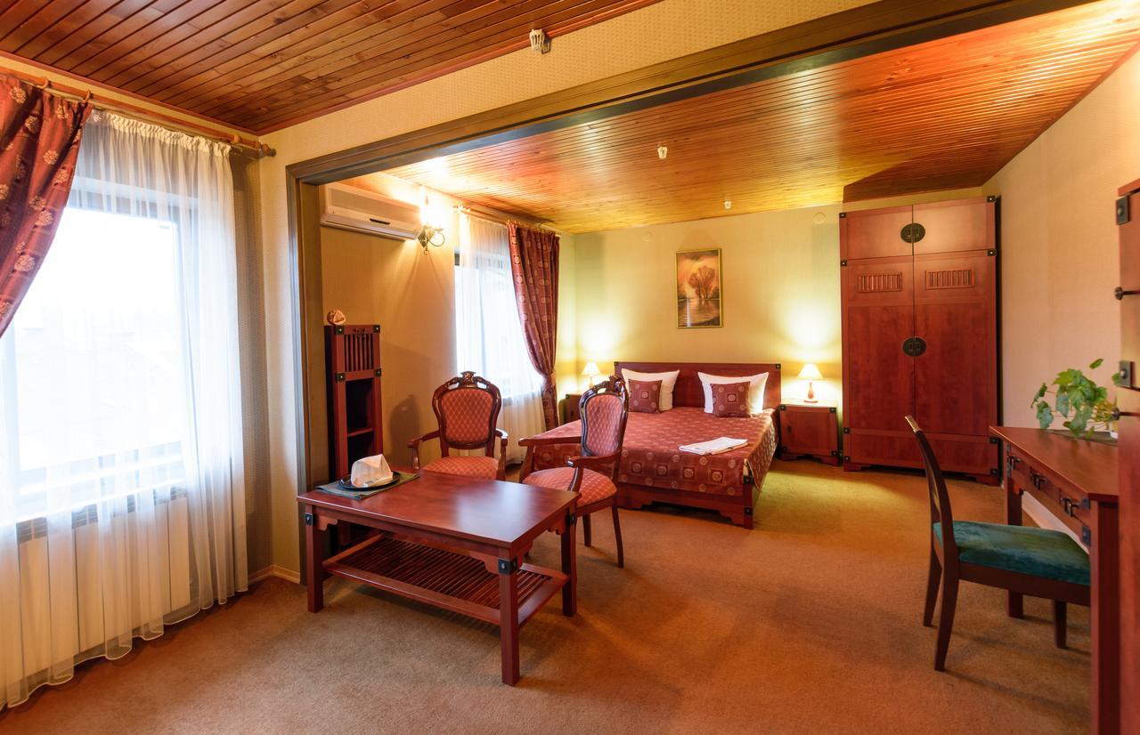 Letuchiy Gollandets Hotel Ужгород Екстериор снимка