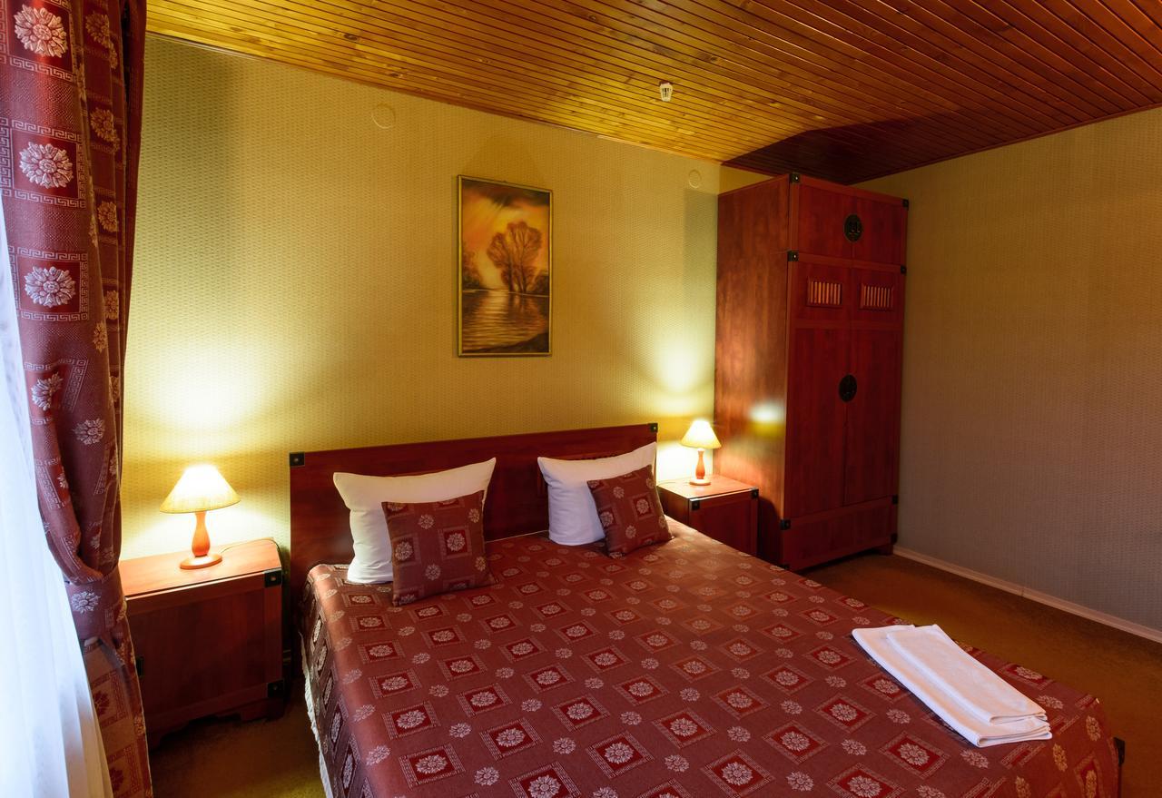 Letuchiy Gollandets Hotel Ужгород Екстериор снимка
