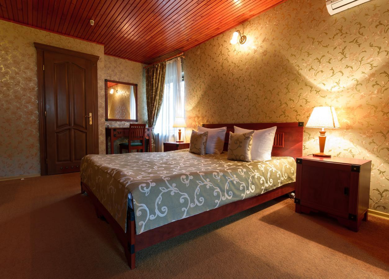 Letuchiy Gollandets Hotel Ужгород Екстериор снимка