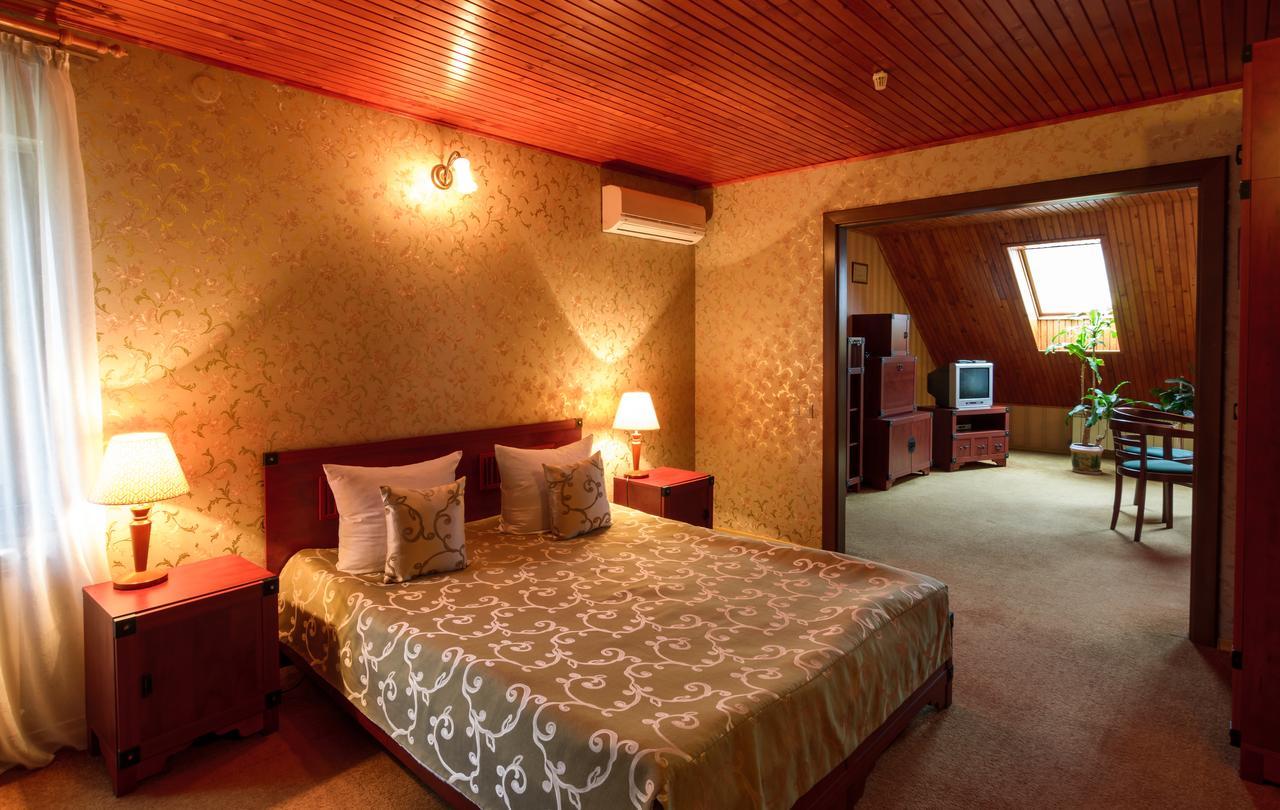 Letuchiy Gollandets Hotel Ужгород Екстериор снимка