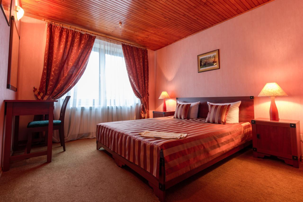 Letuchiy Gollandets Hotel Ужгород Екстериор снимка