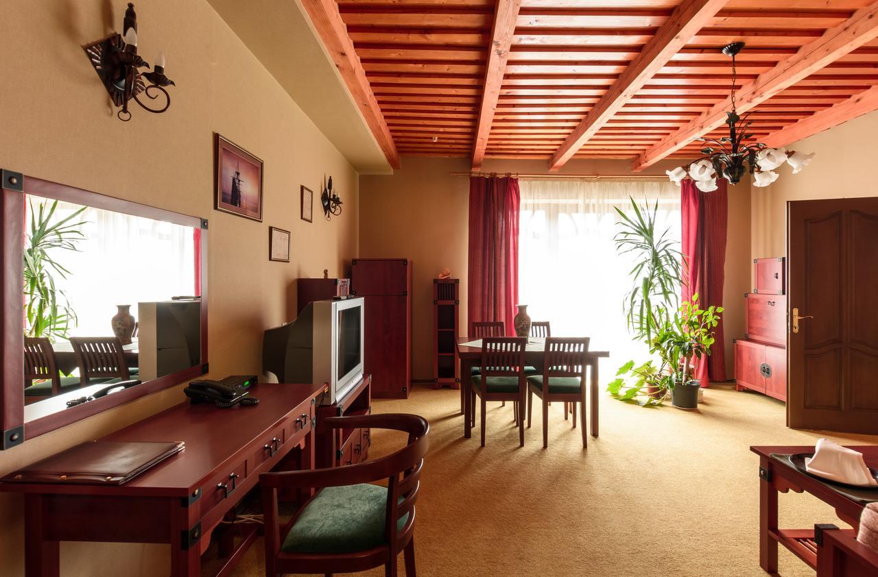 Letuchiy Gollandets Hotel Ужгород Екстериор снимка