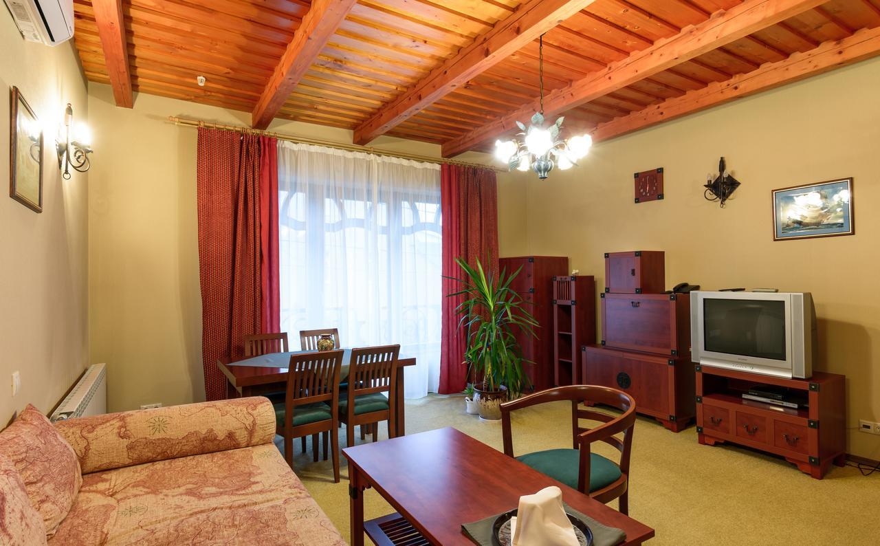 Letuchiy Gollandets Hotel Ужгород Екстериор снимка