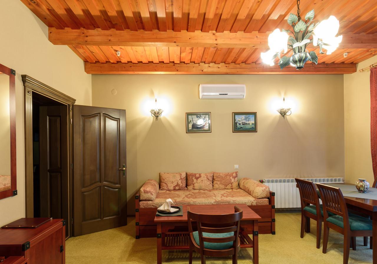 Letuchiy Gollandets Hotel Ужгород Екстериор снимка