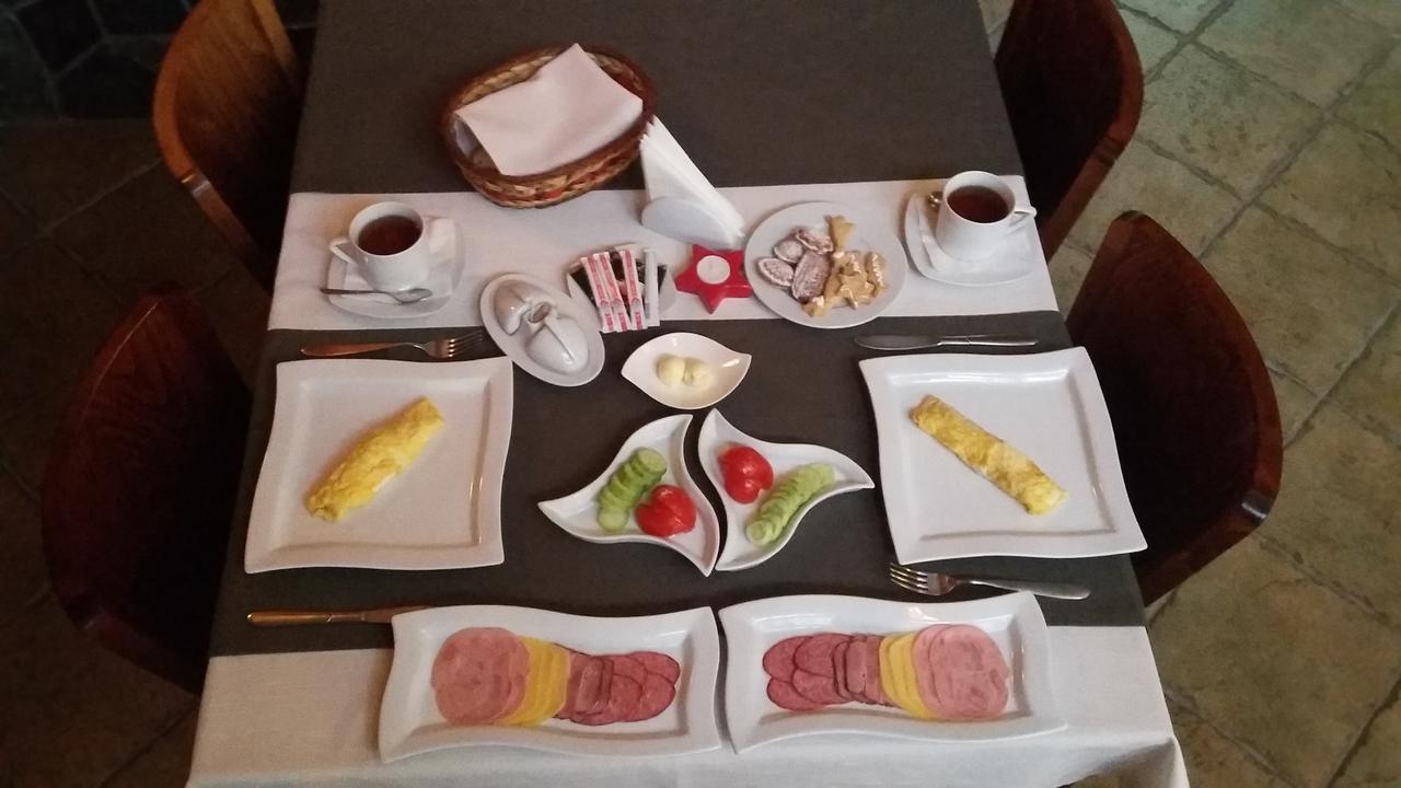 Letuchiy Gollandets Hotel Ужгород Екстериор снимка