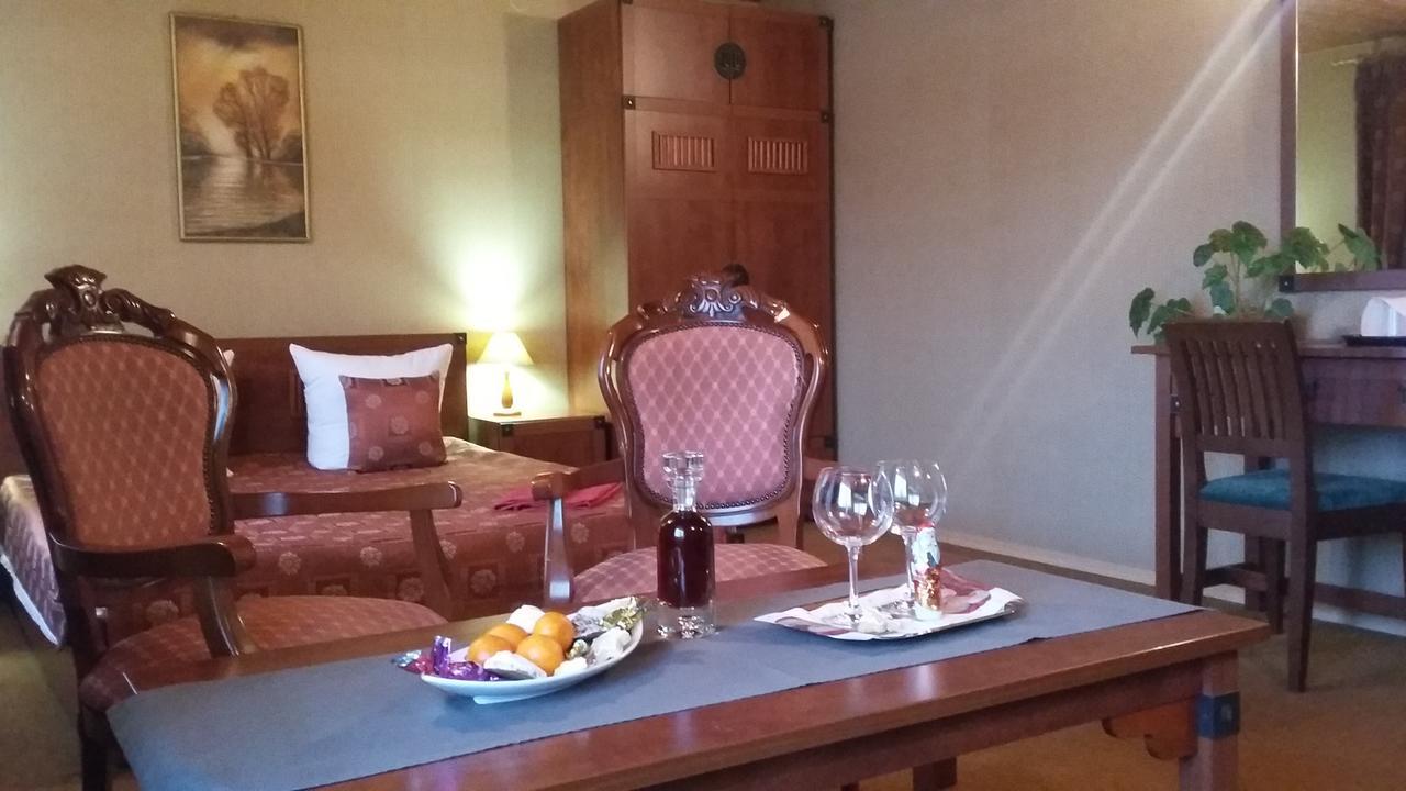Letuchiy Gollandets Hotel Ужгород Екстериор снимка